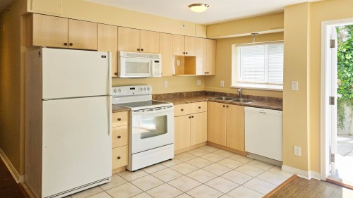 101-1099 71St Avenue W, Vancouver, BC - Indoor Photo Showing Kitchen With Double Sink