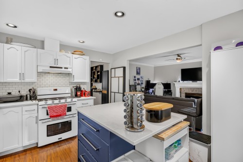 A-20736 River Road, Maple Ridge, BC - Indoor Photo Showing Kitchen