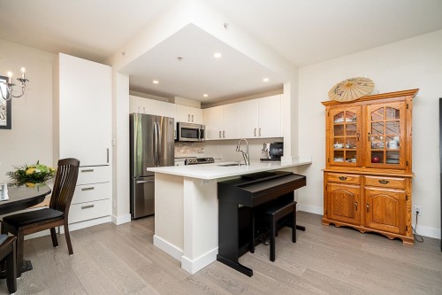 1261 Richards Street, Vancouver, BC - Indoor