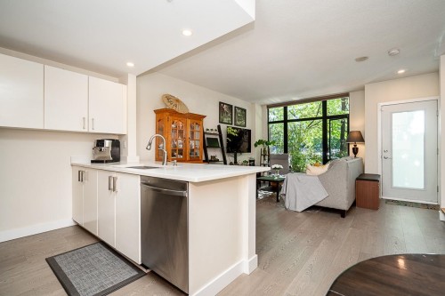 1261 Richards Street, Vancouver, BC - Indoor Photo Showing Kitchen