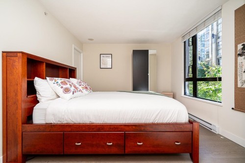 1261 Richards Street, Vancouver, BC - Indoor Photo Showing Bedroom
