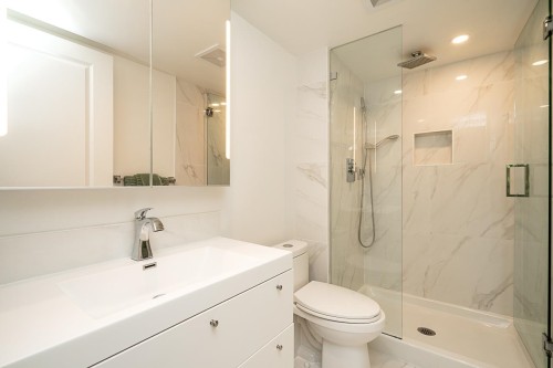 1261 Richards Street, Vancouver, BC - Indoor Photo Showing Bathroom