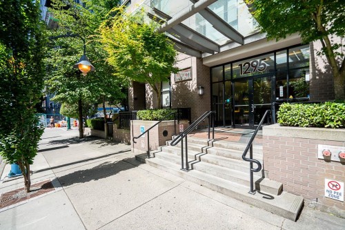 1261 Richards Street, Vancouver, BC - Outdoor