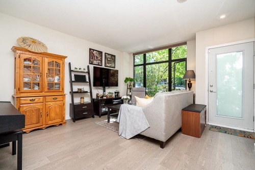 1261 Richards Street, Vancouver, BC - Indoor Photo Showing Living Room