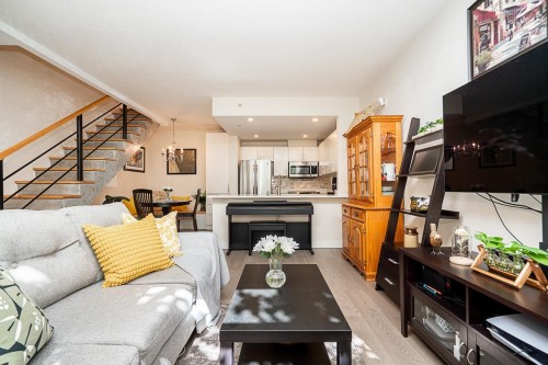 1261 Richards Street, Vancouver, BC - Indoor Photo Showing Living Room