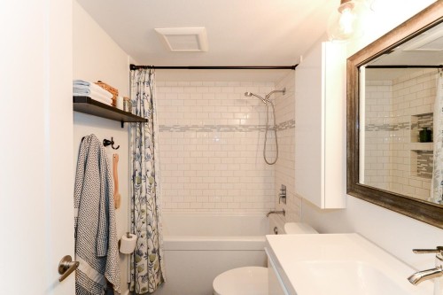 104-12639 No. 2 Road, Richmond, BC - Indoor Photo Showing Bathroom