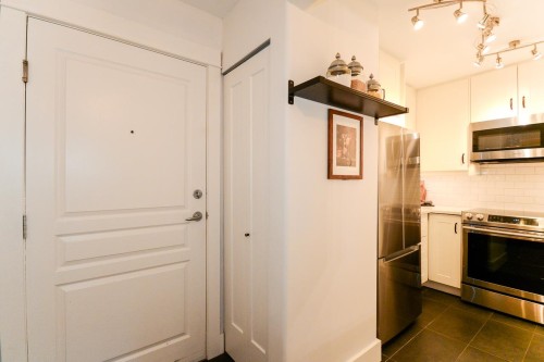 104-12639 No. 2 Road, Richmond, BC - Indoor Photo Showing Kitchen