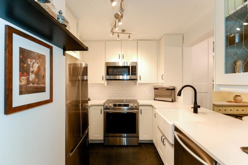 104-12639 No. 2 Road, Richmond, BC - Indoor Photo Showing Kitchen With Upgraded Kitchen
