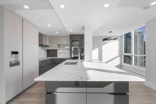 18A-199 Drake Street, Vancouver, BC - Indoor Photo Showing Kitchen With Double Sink With Upgraded Kitchen