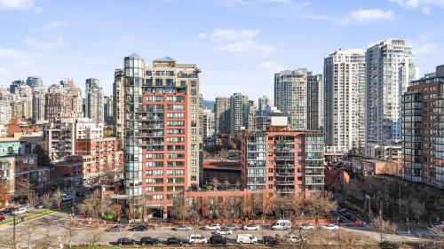 18A-199 Drake Street, Vancouver, BC - Outdoor With Facade