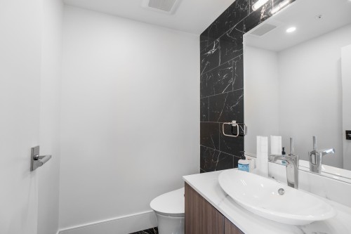 18A-199 Drake Street, Vancouver, BC - Indoor Photo Showing Bathroom