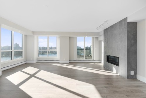18A-199 Drake Street, Vancouver, BC - Indoor With Fireplace