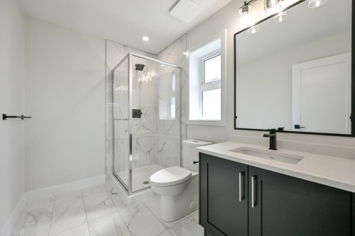 1527 Dayton Street, Coquitlam, BC - Indoor Photo Showing Bathroom