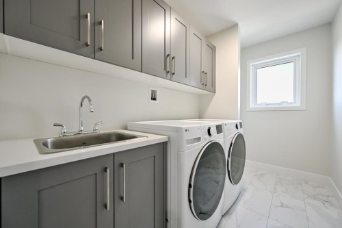 1527 Dayton Street, Coquitlam, BC - Indoor Photo Showing Laundry Room