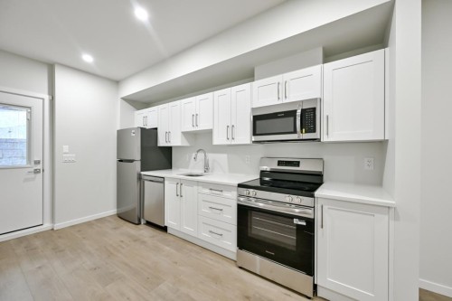 1527 Dayton Street, Coquitlam, BC - Indoor Photo Showing Kitchen