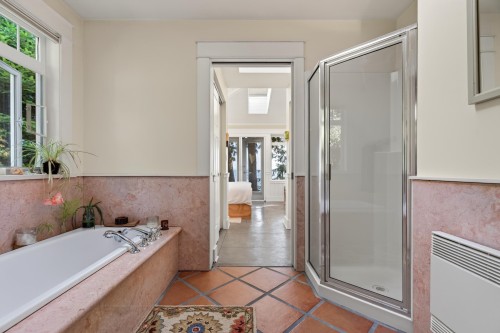 105 Island Park Drive, Galiano Island, BC - Indoor Photo Showing Bathroom
