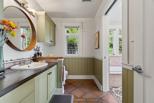 105 Island Park Drive, Galiano Island, BC - Indoor Photo Showing Bathroom