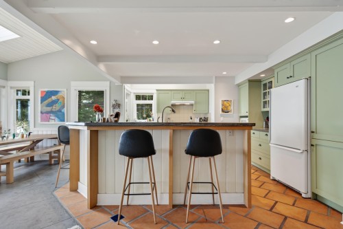 105 Island Park Drive, Galiano Island, BC - Indoor Photo Showing Kitchen