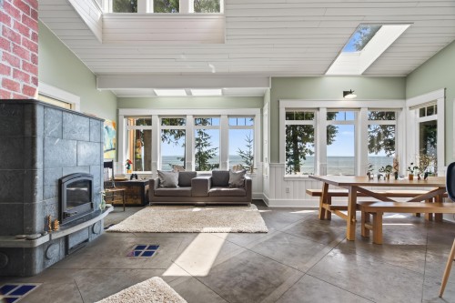105 Island Park Drive, Galiano Island, BC - Indoor With Fireplace