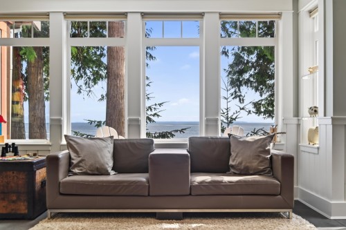 105 Island Park Drive, Galiano Island, BC - Indoor Photo Showing Living Room