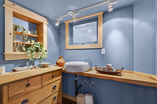 105 Island Park Drive, Galiano Island, BC - Indoor Photo Showing Other Room