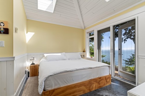 105 Island Park Drive, Galiano Island, BC - Indoor Photo Showing Bedroom