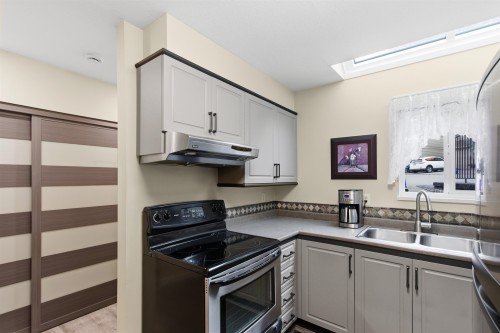 14-2736 Atlin Place, Coquitlam, BC - Indoor Photo Showing Kitchen With Double Sink
