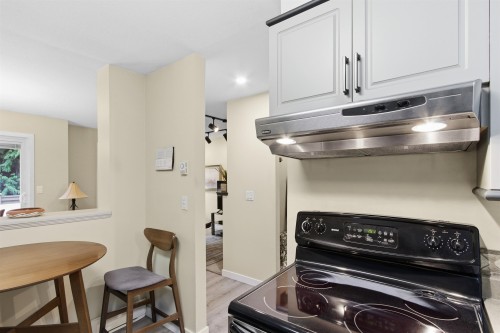 14-2736 Atlin Place, Coquitlam, BC - Indoor Photo Showing Kitchen
