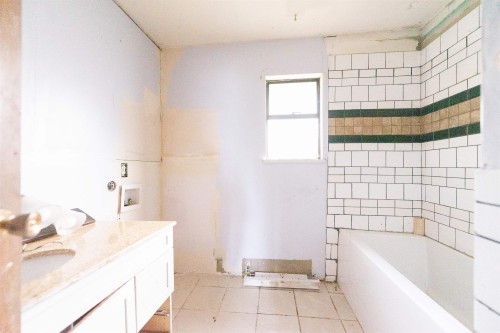 12928 Jesse Road, Madeira Park, BC - Indoor Photo Showing Bathroom
