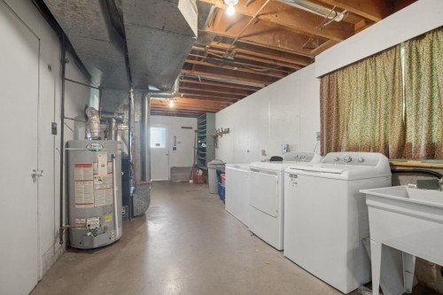 1768 Ottawa Place, West Vancouver, BC - Indoor Photo Showing Laundry Room