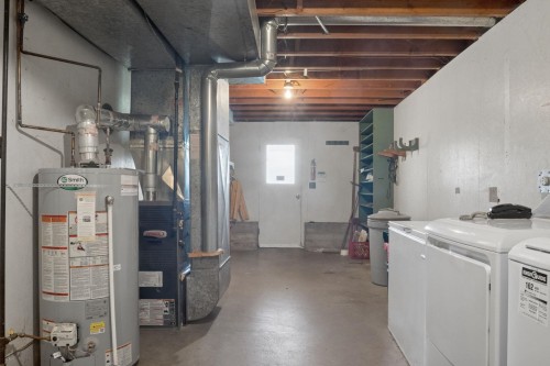1768 Ottawa Place, West Vancouver, BC - Indoor Photo Showing Laundry Room