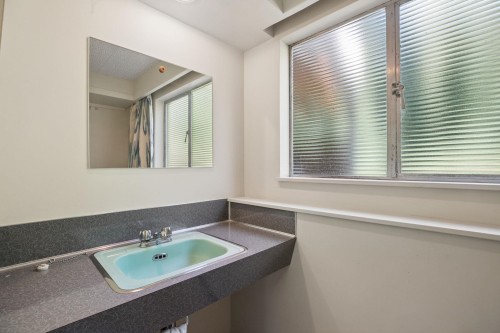 1768 Ottawa Place, West Vancouver, BC - Indoor Photo Showing Bathroom