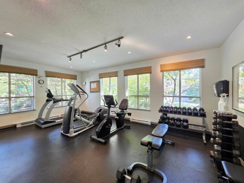 312-9299 Tomicki Avenue, Richmond, BC - Indoor Photo Showing Gym Room