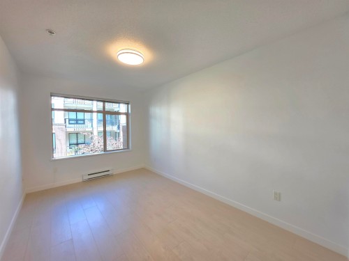 312-9299 Tomicki Avenue, Richmond, BC - Indoor Photo Showing Other Room