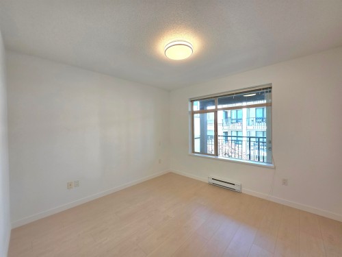 312-9299 Tomicki Avenue, Richmond, BC - Indoor Photo Showing Other Room