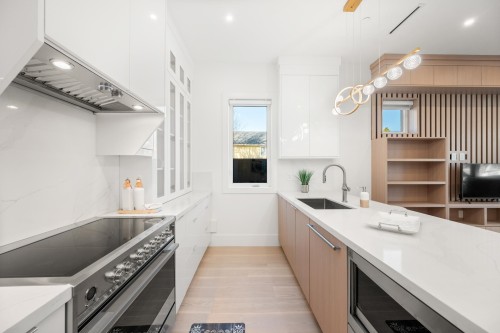 6307 Chester Street, Vancouver, BC - Indoor Photo Showing Kitchen With Upgraded Kitchen