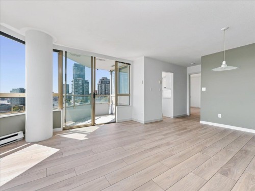 702-328 Clarkson Street, New Westminster, BC - Indoor Photo Showing Other Room