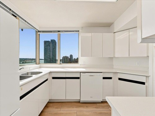 702-328 Clarkson Street, New Westminster, BC - Indoor Photo Showing Kitchen With Double Sink