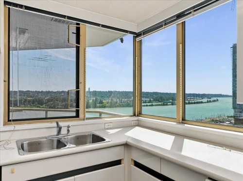 702-328 Clarkson Street, New Westminster, BC - Indoor Photo Showing Kitchen With Double Sink