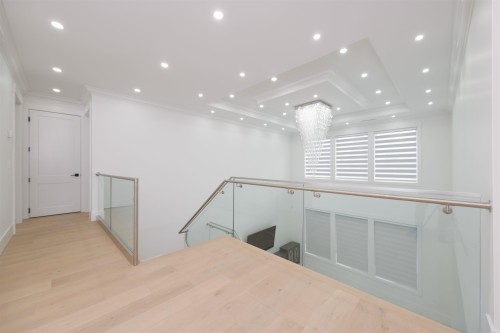 1100 Como Lake Avenue, Coquitlam, BC - Indoor Photo Showing Other Room