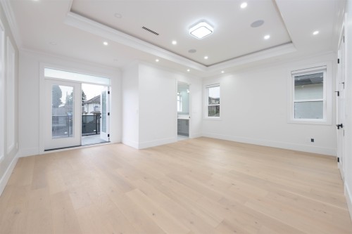 1100 Como Lake Avenue, Coquitlam, BC - Indoor Photo Showing Other Room