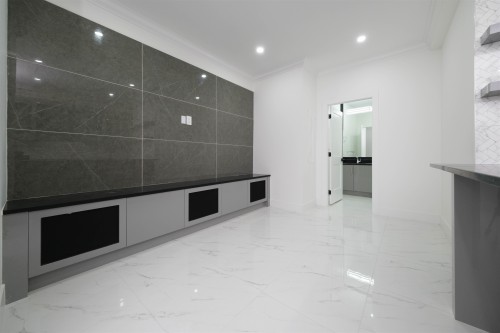 1100 Como Lake Avenue, Coquitlam, BC - Indoor Photo Showing Other Room