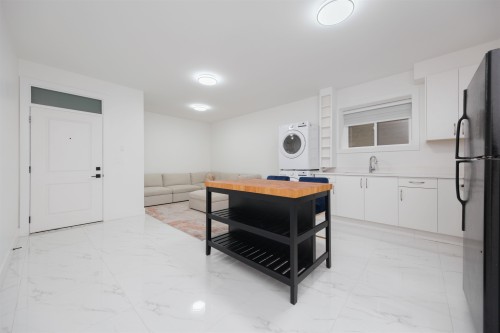 1100 Como Lake Avenue, Coquitlam, BC - Indoor