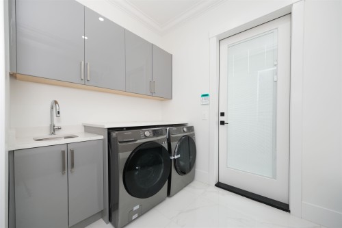1100 Como Lake Avenue, Coquitlam, BC - Indoor Photo Showing Laundry Room
