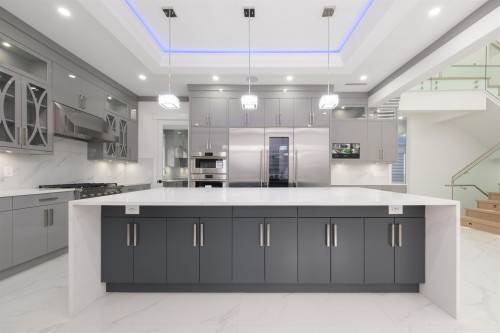 1100 Como Lake Avenue, Coquitlam, BC - Indoor Photo Showing Kitchen With Upgraded Kitchen
