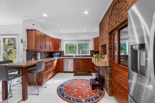 815 29Th Street E, North Vancouver, BC - Indoor