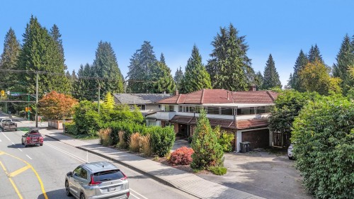 815 29Th Street E, North Vancouver, BC - Outdoor