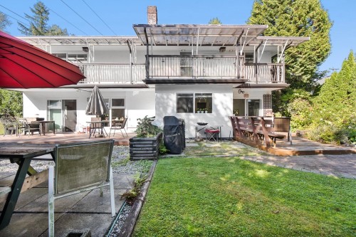 815 29Th Street E, North Vancouver, BC - Outdoor With Deck Patio Veranda