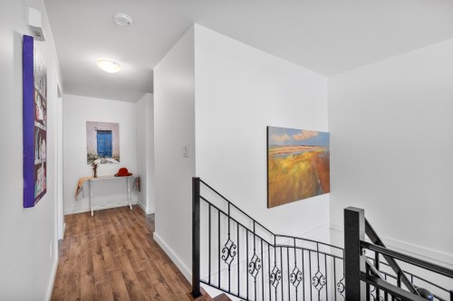 815 29Th Street E, North Vancouver, BC - Indoor Photo Showing Other Room