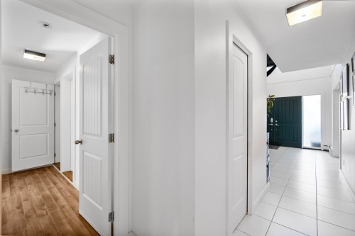 815 29Th Street E, North Vancouver, BC - Indoor Photo Showing Other Room